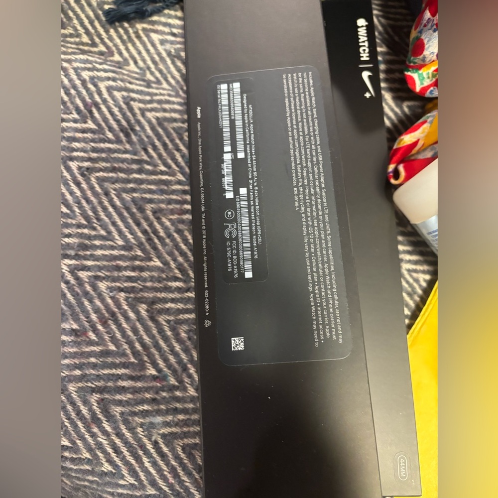 Apple iWatch 4 Black Cellular - Picture 2 of 8